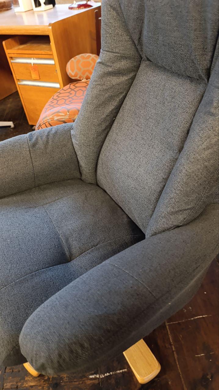 Modern Swivel Lounge Lounge Chair in Mid-Century Inspired Design — Early 2000s