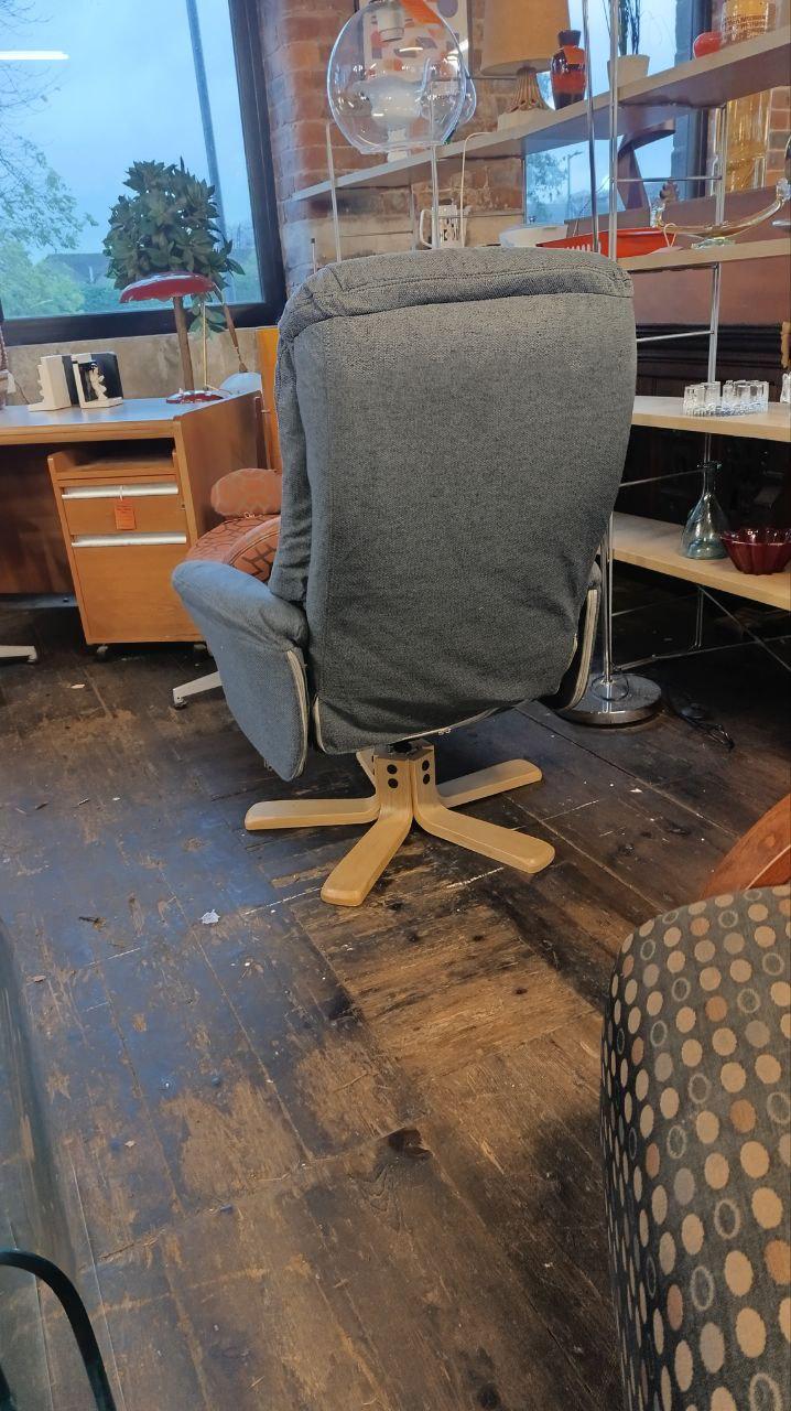 Modern Swivel Lounge Lounge Chair in Mid-Century Inspired Design — Early 2000s