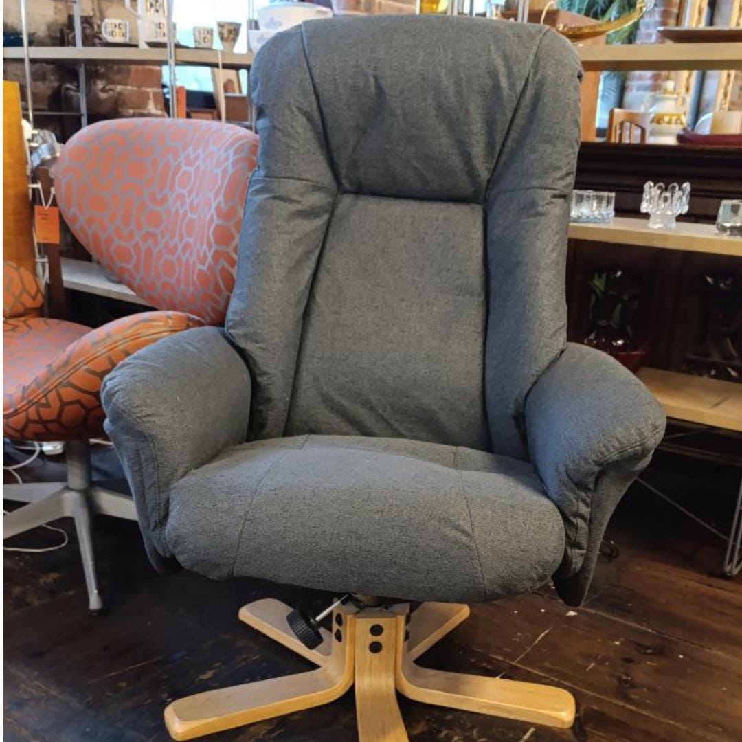 Modern Swivel Lounge Lounge Chair in Mid-Century Inspired Design — Early 2000s