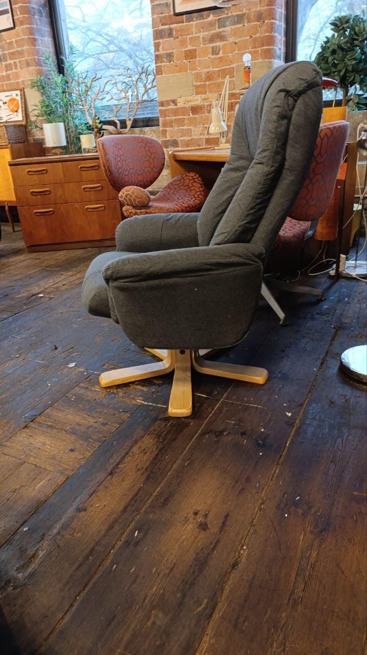 Modern Swivel Lounge Lounge Chair in Mid-Century Inspired Design — Early 2000s