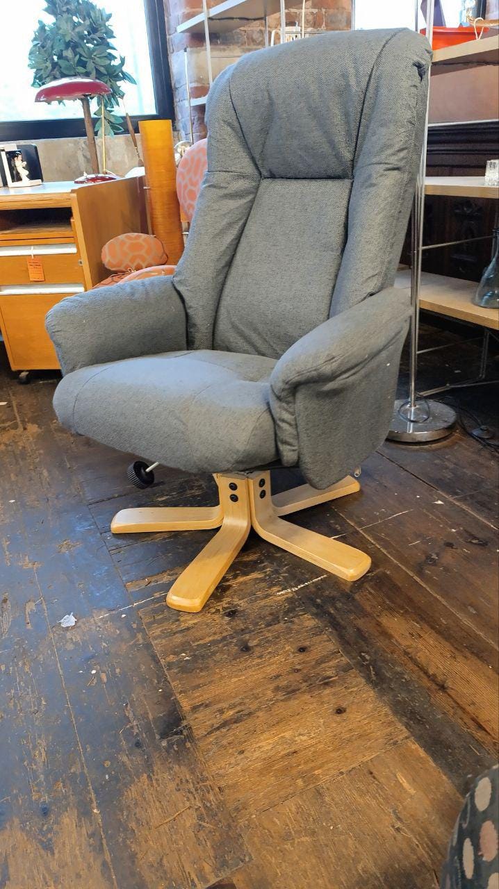 Modern Swivel Lounge Lounge Chair in Mid-Century Inspired Design — Early 2000s
