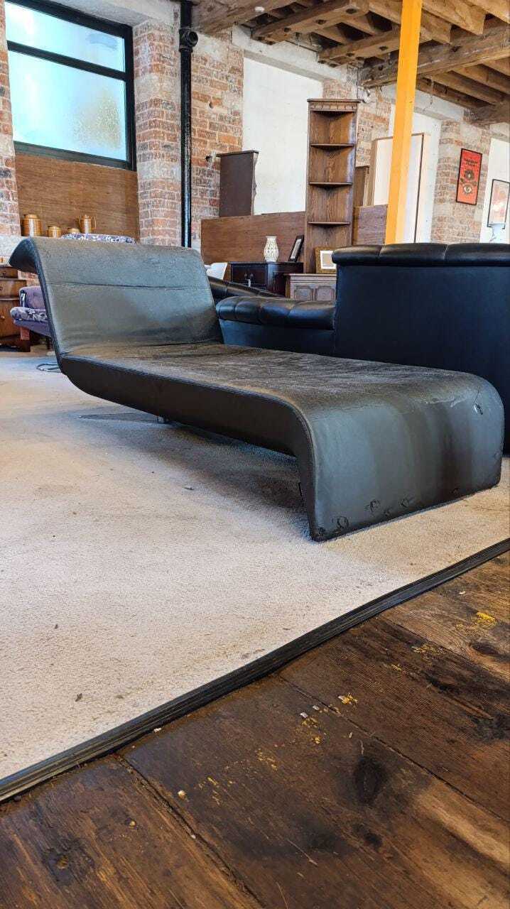 Ligne Roset Downtown Chaise Longue by Pascal Mourgue — photograph 1