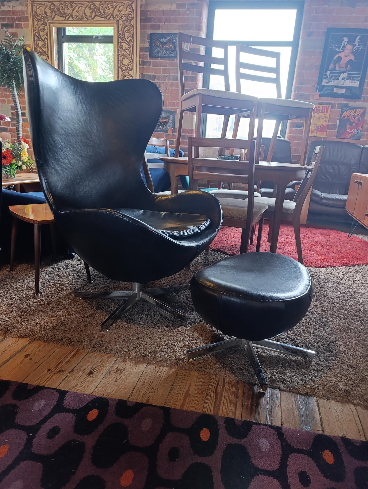 Egg-Style Swivel Chair and Footstool in Black Leather — photograph 4