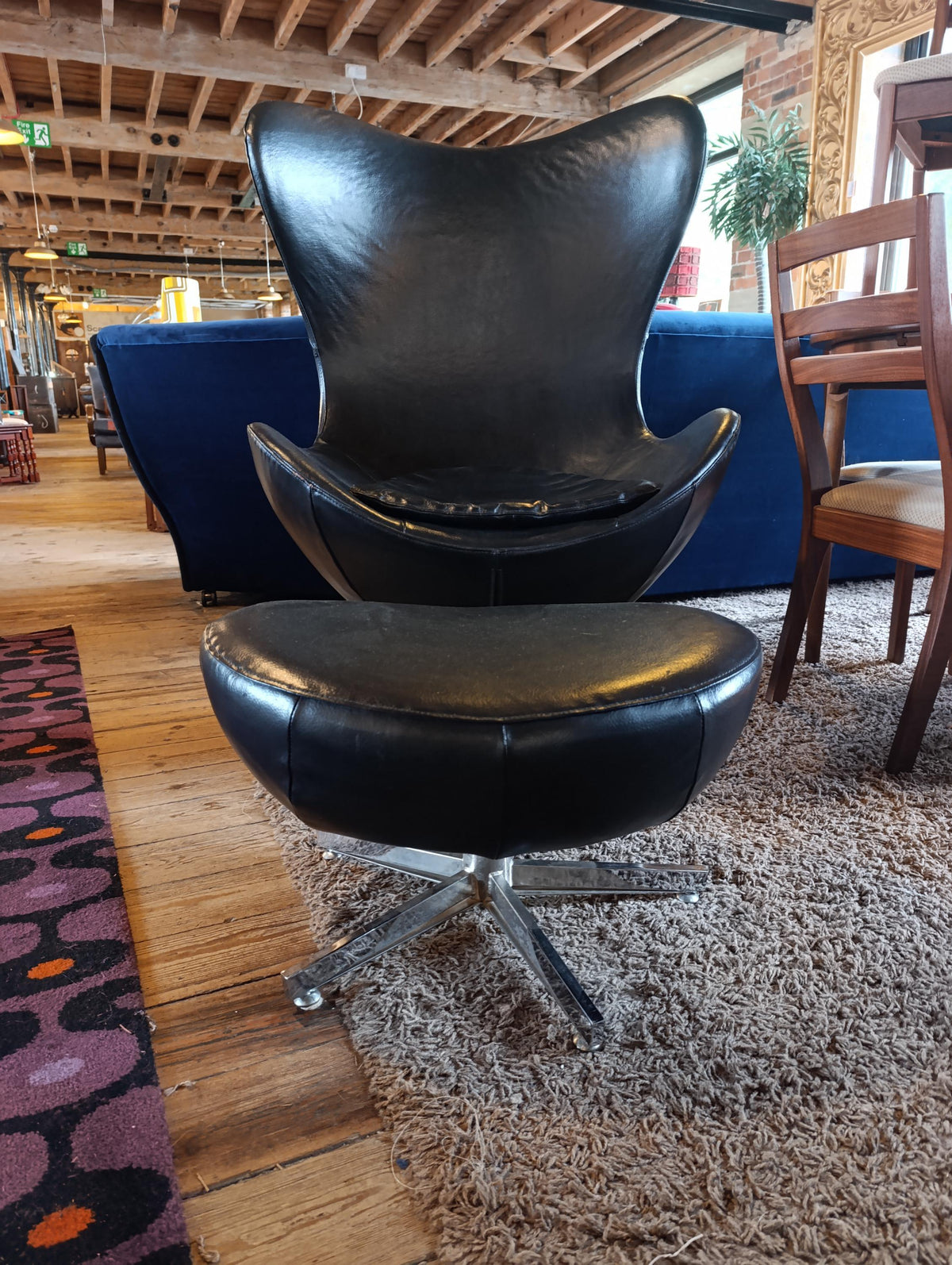 Egg-Style Swivel Chair and Footstool in Black Leather — photograph 3