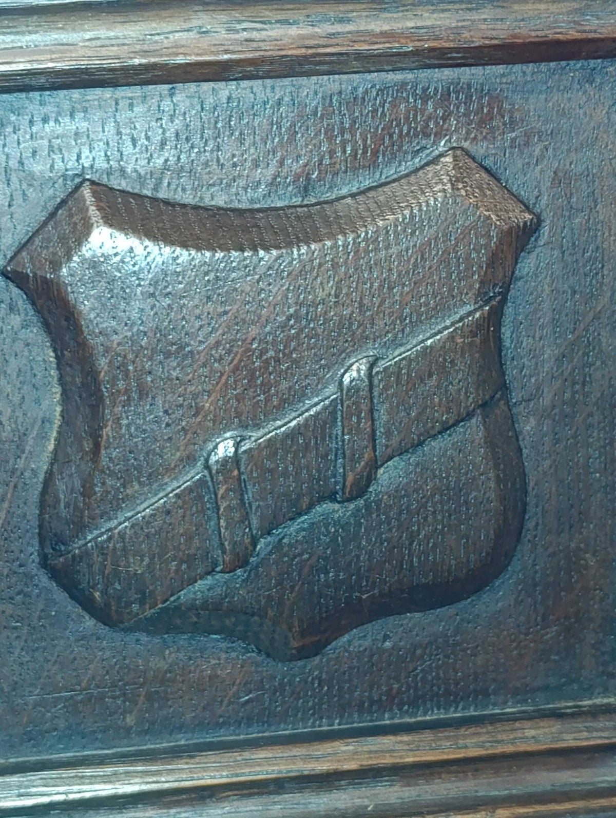 Tudor Revival Oak Coffer with Heraldic Carving — photograph 12