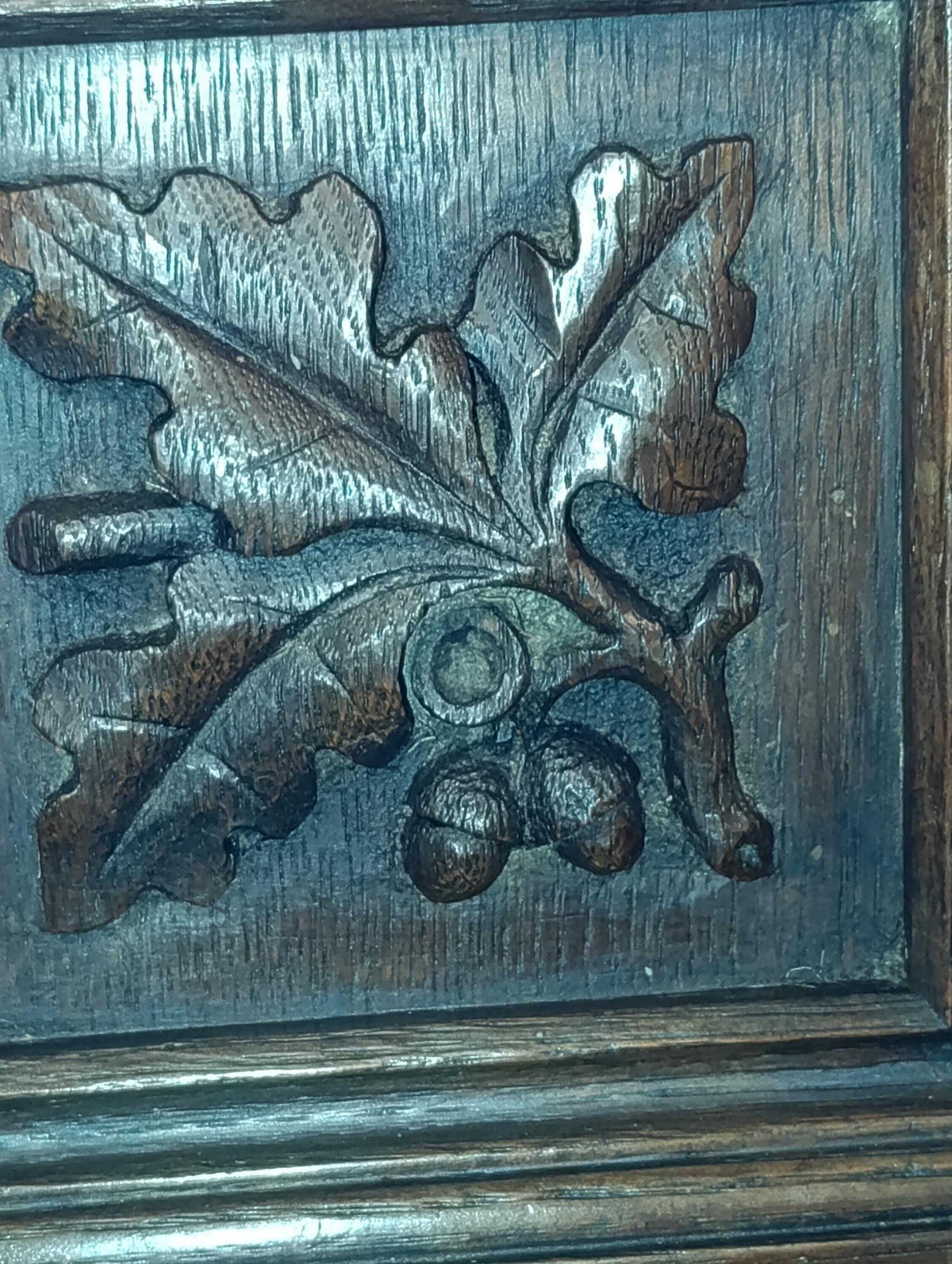 Tudor Revival Oak Coffer with Heraldic Carving — photograph 14