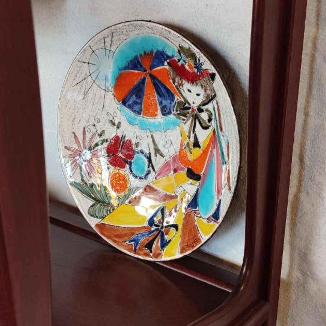 Hand-Painted Mid Century Scanware Pottery Plate with Sgraffito Design by Coccio