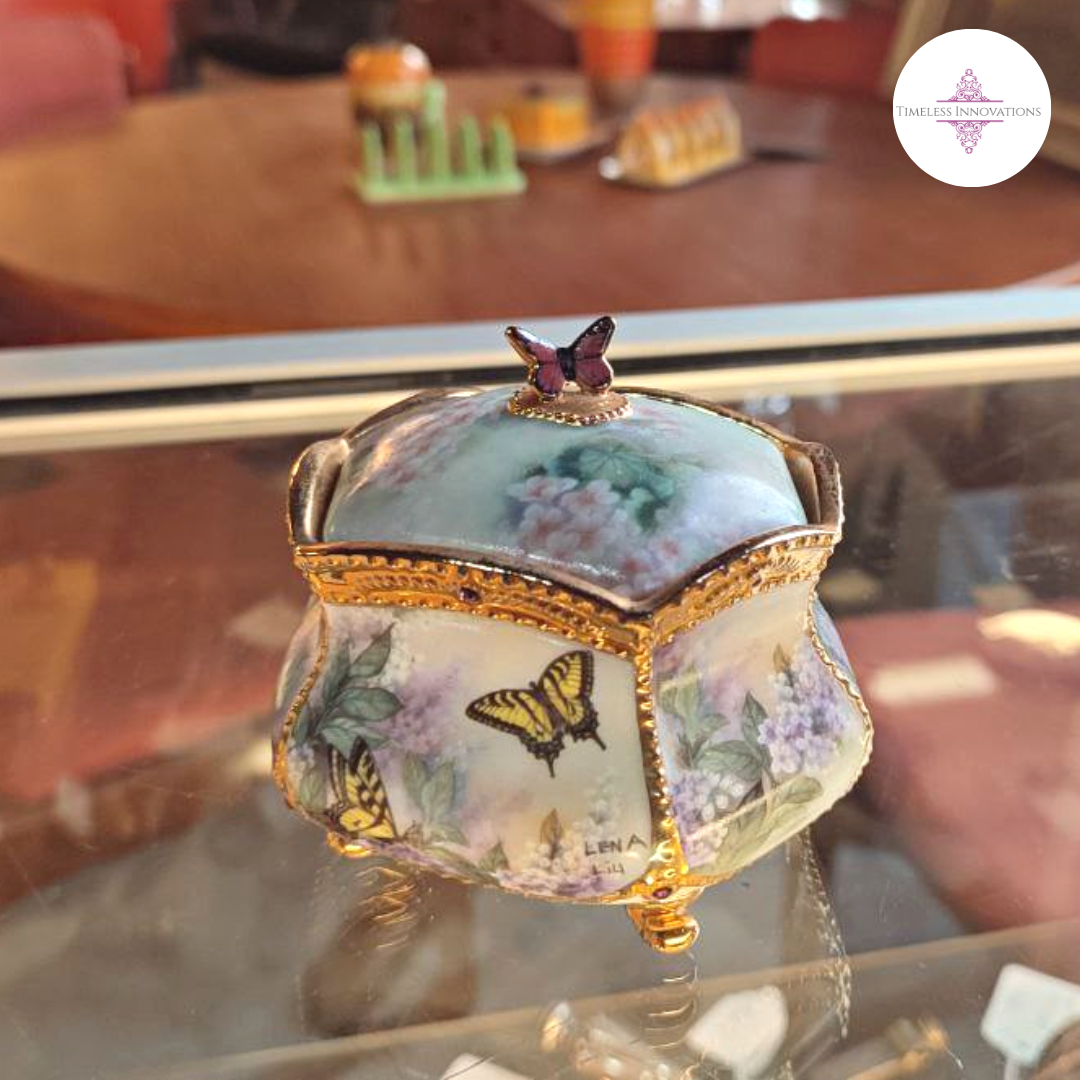 Fancy shop music box